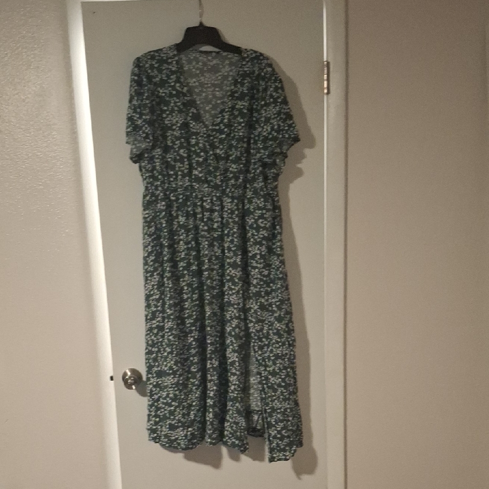 BloomChic Green Floral Midi Dress